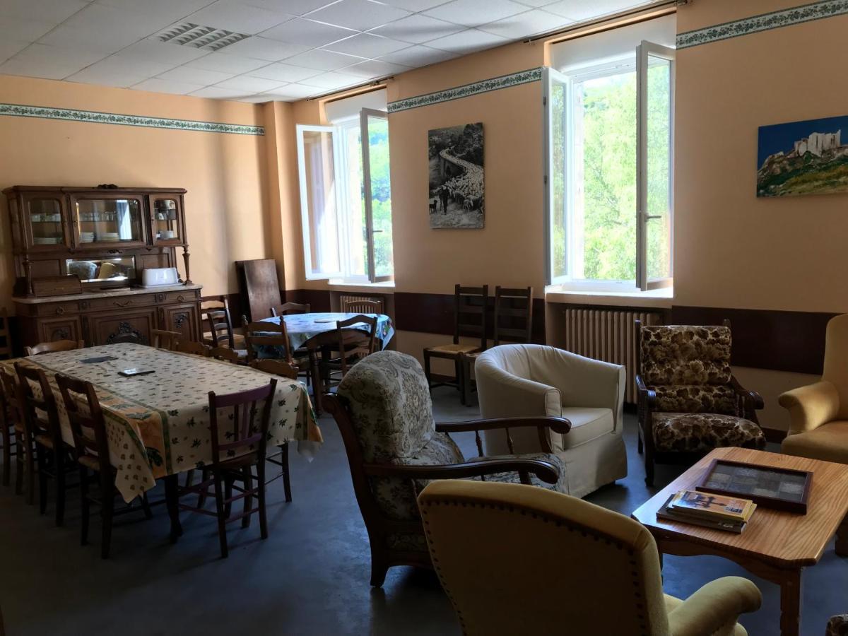 Prime Combe Hostel Fontanes  ภายนอก รูปภาพ